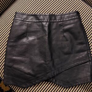 Black Faux Leather Mini Skirt – High-Waisted Structured Skirt